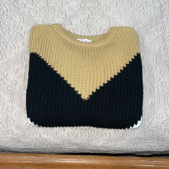 Pink Lily chevron style sweater - Picture 7 of 7